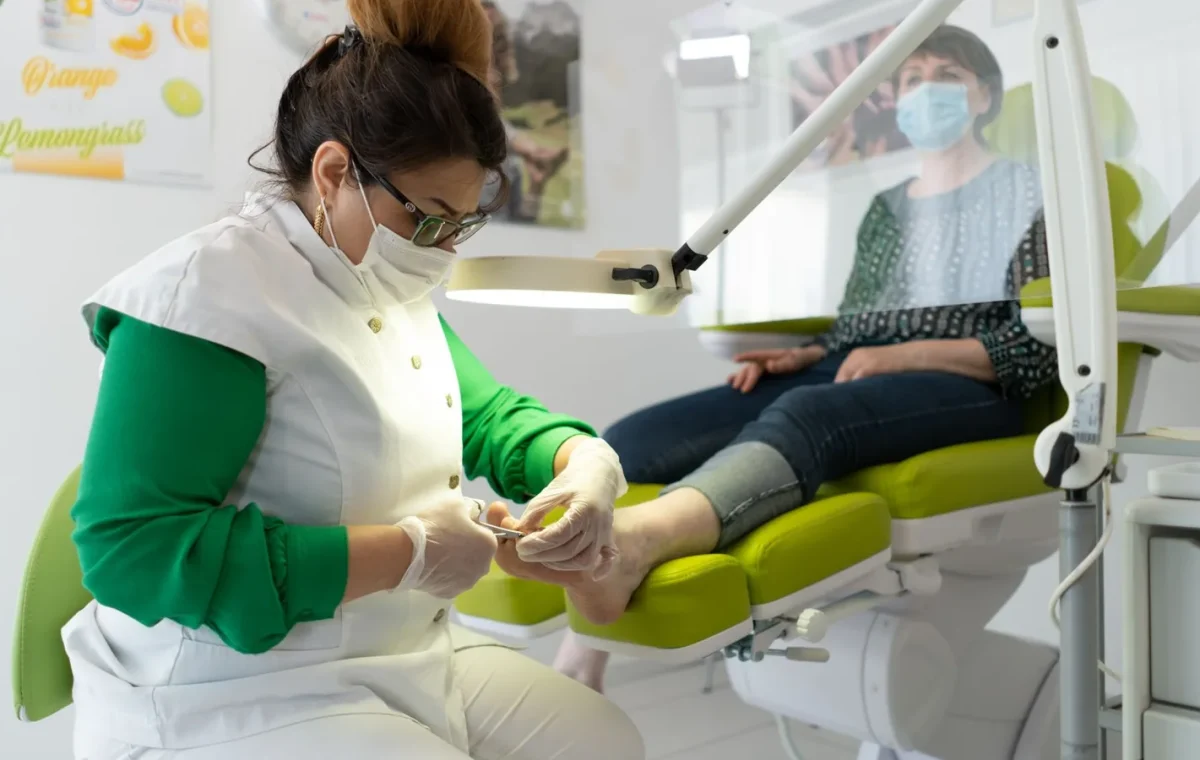 Ayak Mantarı (Tinea Pedis) Neden Olur ve Nasıl Gelişir?