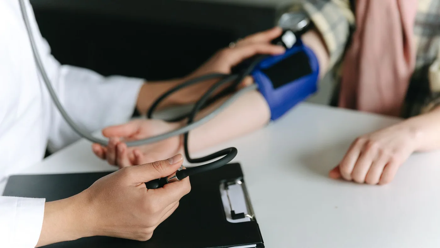 Efor Sonrası Göğüs Ağrısı ve Kalp Damar Sağlığı: Angina Pektoris Neden Olur? detay görseli