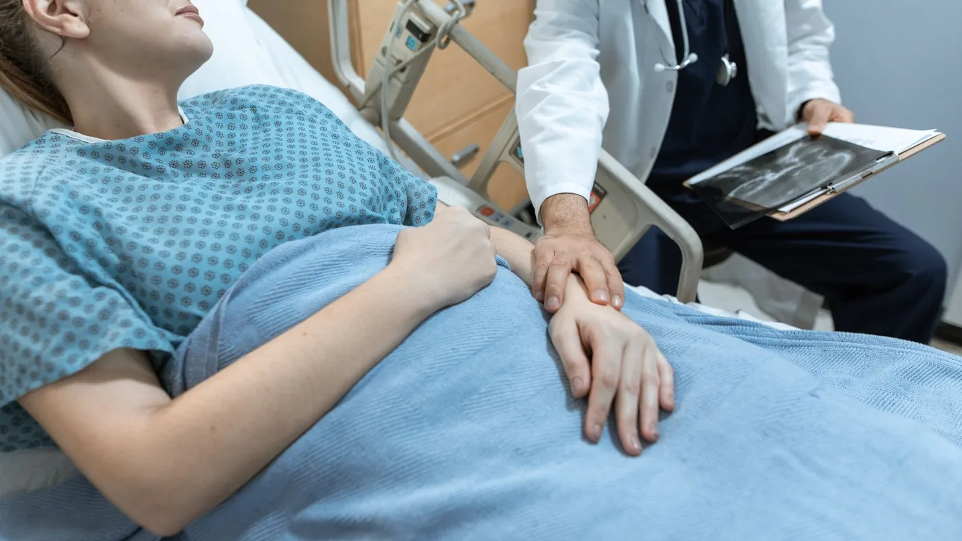 Elde Titreme ve Essansiyel Tremor: Belirtileri ve Klinik Değerlendirme Kriterleri detay görseli